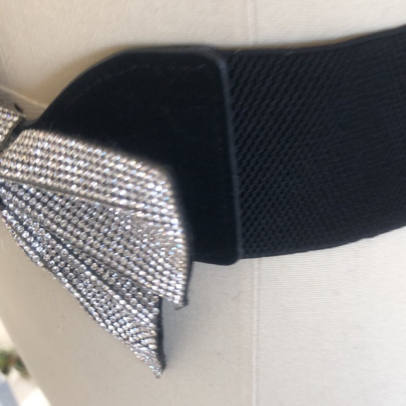 Black stretch belt. - Picture 3 of 9